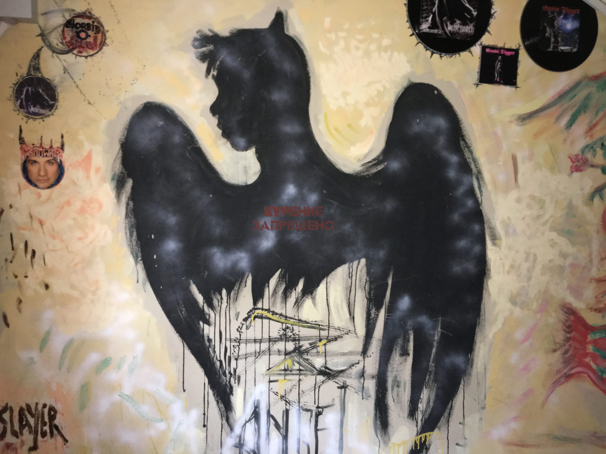 Граффити, рок и антиквариат - прошлись по необычным подъездам Минска. Фоторепортаж 10